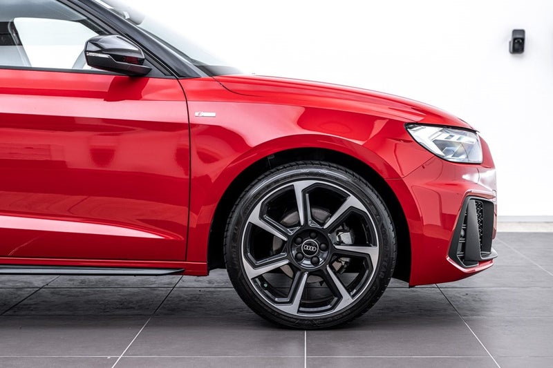 2025 Audi A1 35 TFSI S LINE image 3