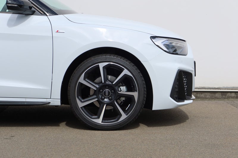 2025 Audi A1 35 TFSI S line image 4