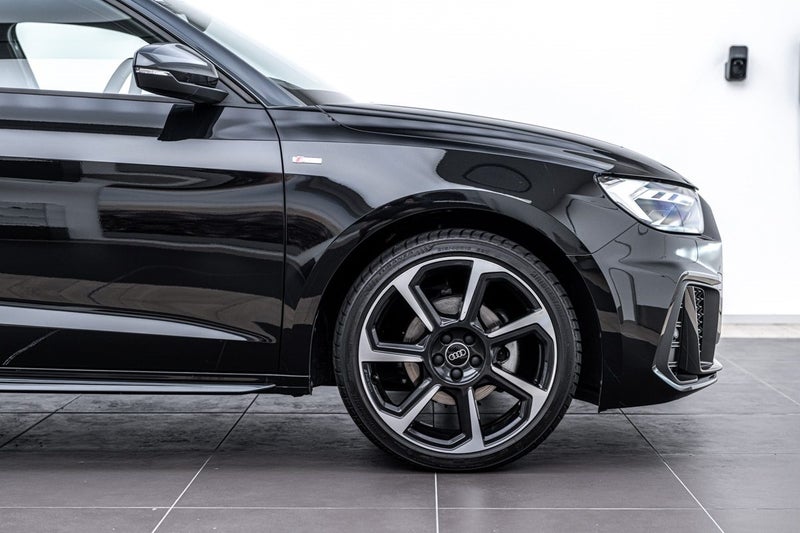 2025 Audi A1 35 TFSI S LINE image 4