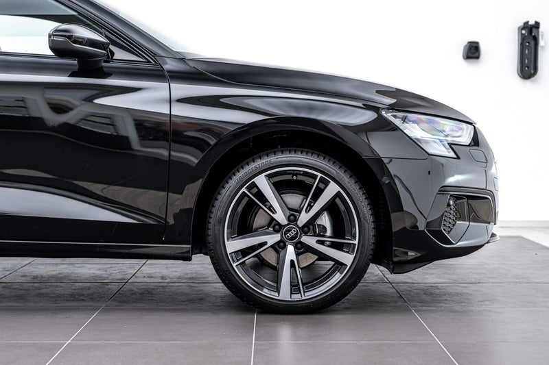 2025 Audi A3 35 TFSI ADVANCED image 3