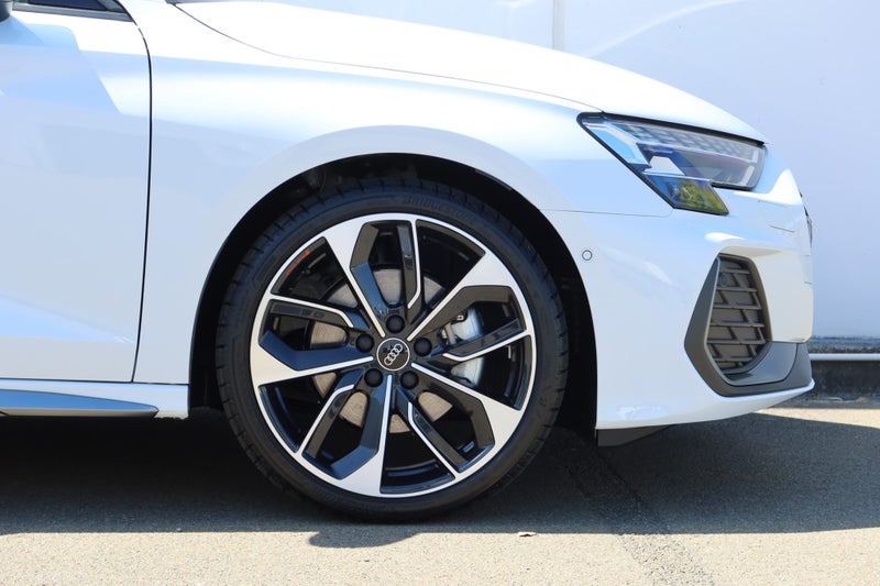 2025 Audi A3 35 TFSI S Tronic image 4