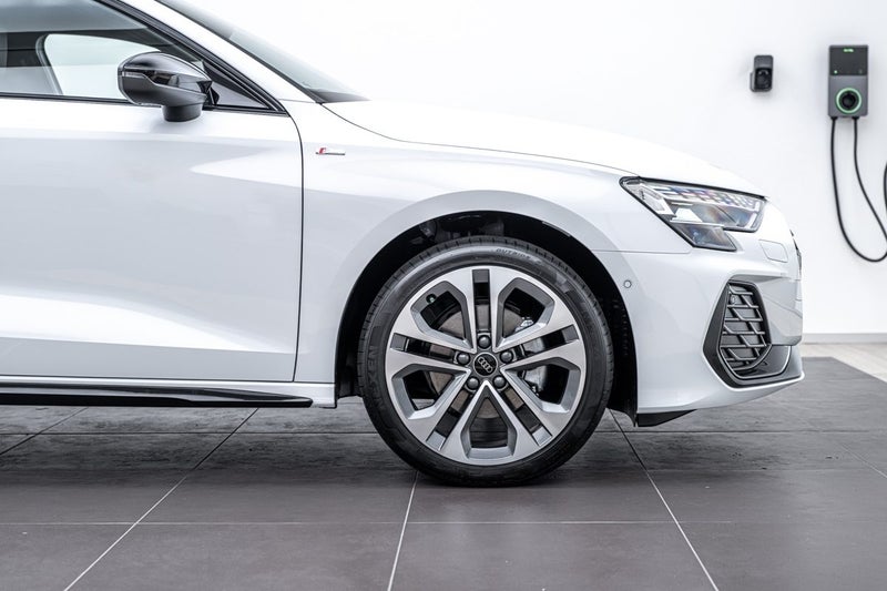 2025 Audi A3 SPORTBACK 35 TFSI S TRONIC image 3