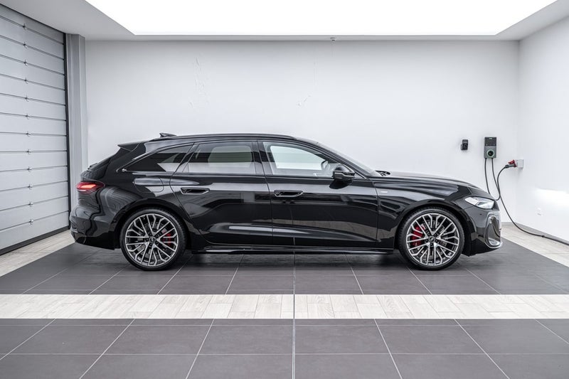 2025 Audi A5 e-Hybrid Avant S line image 2