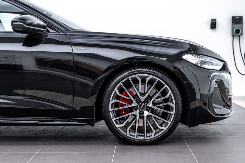 2025 Audi A5 e-Hybrid Avant S line image 4