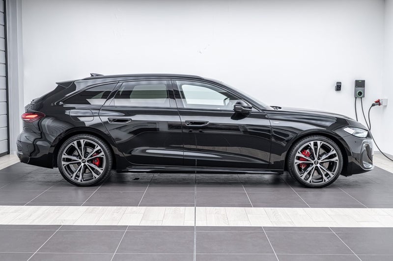 2025 Audi A5 e-Hybrid Avant S line image 2
