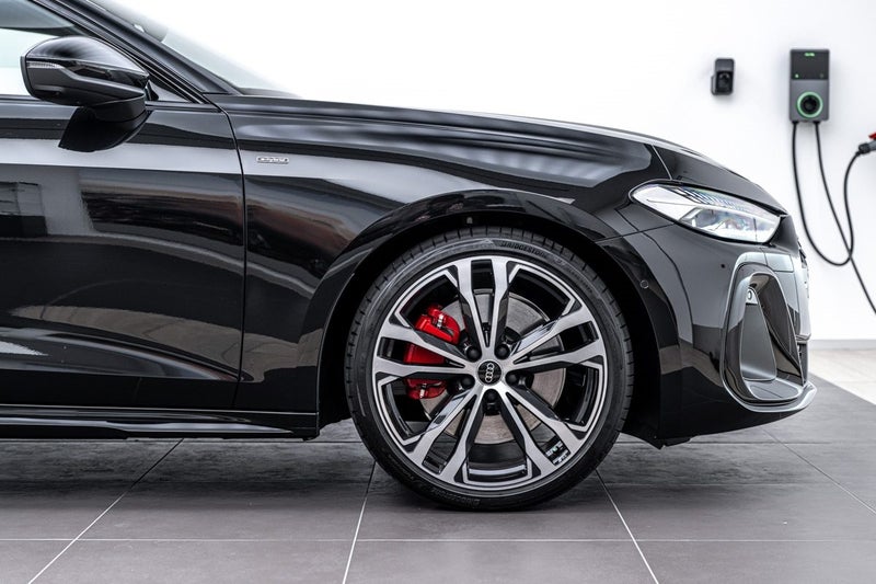 2025 Audi A5 e-Hybrid Avant S line image 3