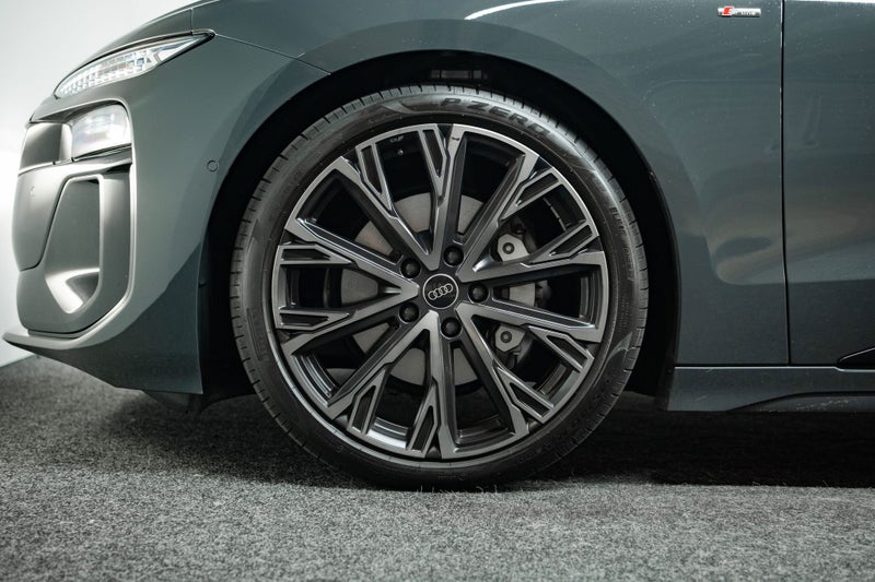 2025 Audi A6 Avant e-tron S line image 5