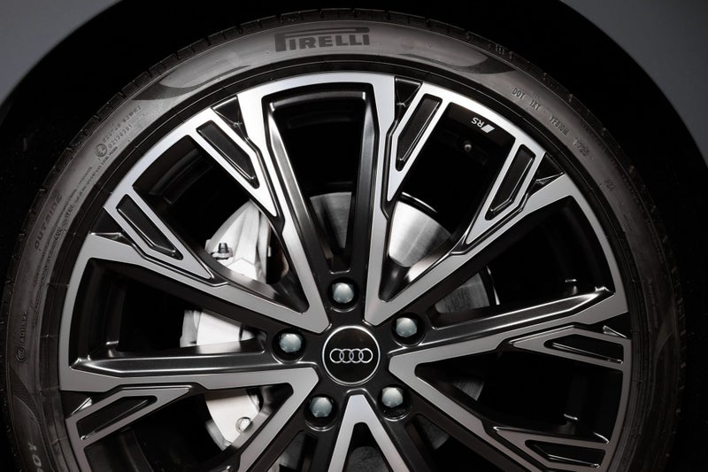 2025 Audi A6 Avant e-tron S line quattro image 5