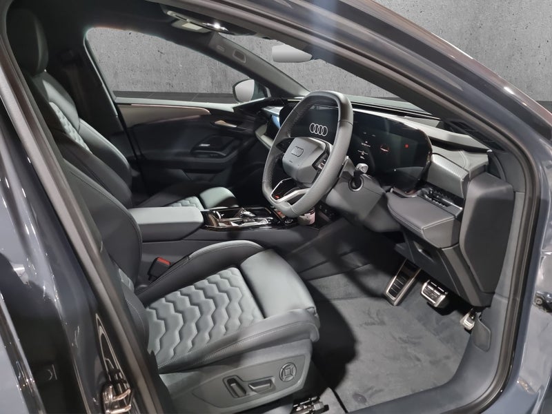 2025 Audi A6 Avant S-line 270kW RWD image 2
