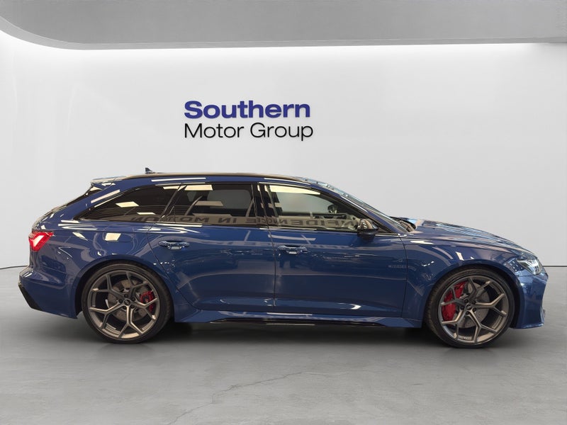 2025 Audi Avant RS 6 performance TFSI image 4