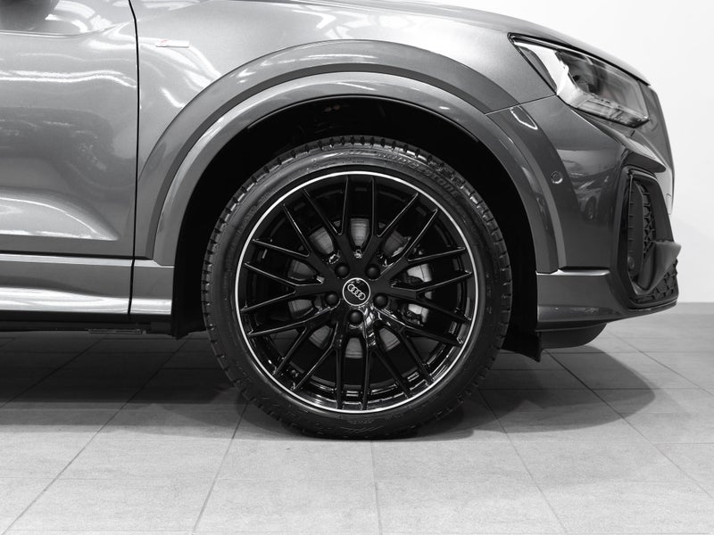 2025 Audi Q2 40 S-Line Quattro 2L 4WD image 5