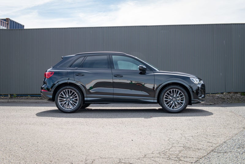 2025 Audi Q3 35 1.4TFSI Dynamic Black Edition image 5