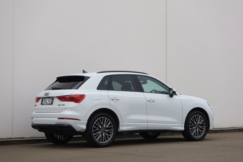 2025 Audi Q3 35 TFSI Dynamic Black Limited Edition image 3