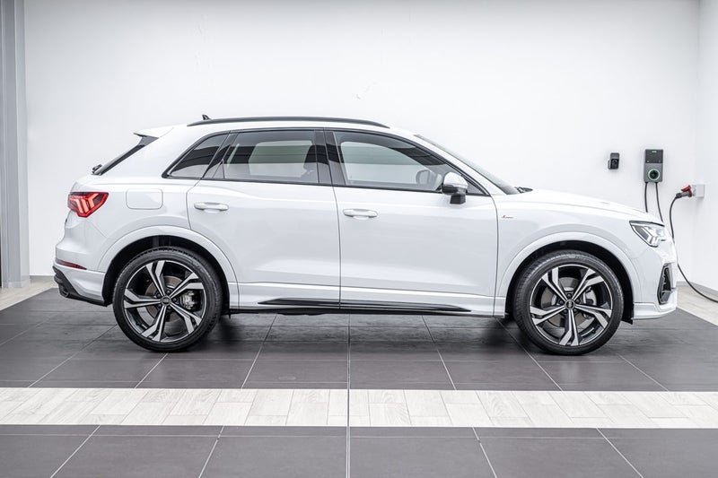 2025 Audi Q3 45 TFSI Q S TRONIC 180KW image 2
