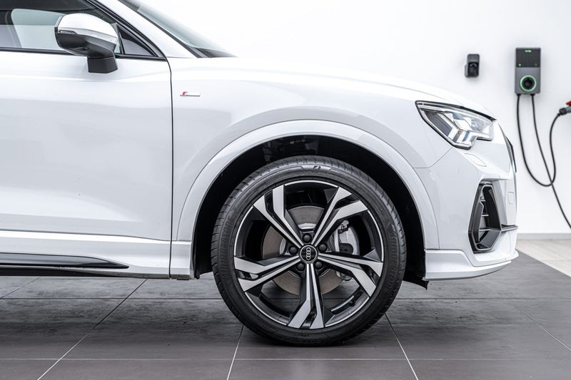 2025 Audi Q3 45 TFSI Q S TRONIC 180KW image 3
