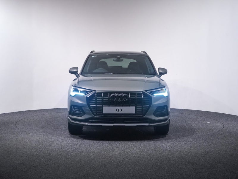2025 Audi Q3 Dynamic Black Edition 35 TFSI 110kW image 2
