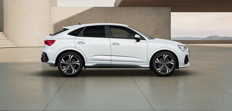 2025 Audi Q3 Sportback Dynamic Black Edition image 2