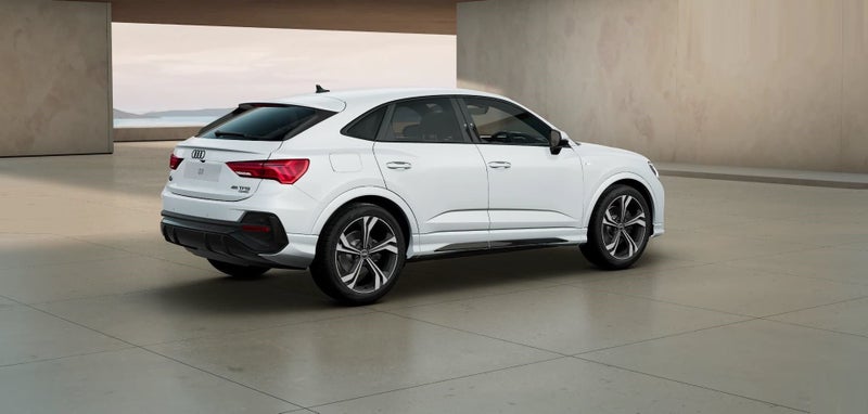 2025 Audi Q3 Sportback Dynamic Black Edition image 3