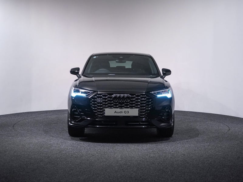 2025 Audi Q3 Sportback Dynamic Black Edition image 2
