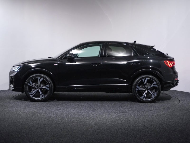 2025 Audi Q3 Sportback Dynamic Black Edition image 3