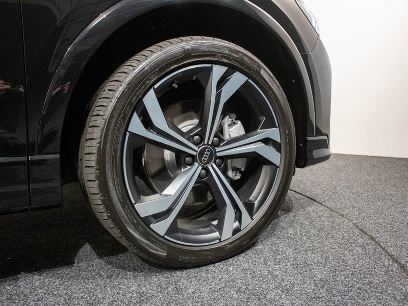 2025 Audi Q3 Sportback Dynamic Black Edition image 4