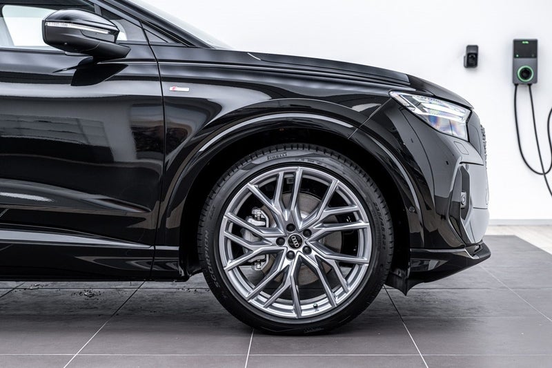 2025 Audi Q4 45 e-tron 210KW image 3