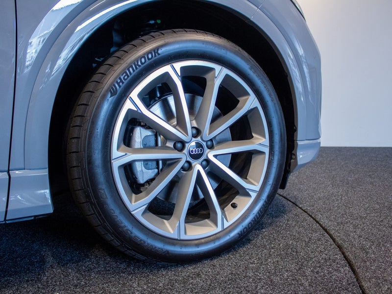 2025 Audi Q4 e-tron 45 Dynamic Black Edition 210kW image 4