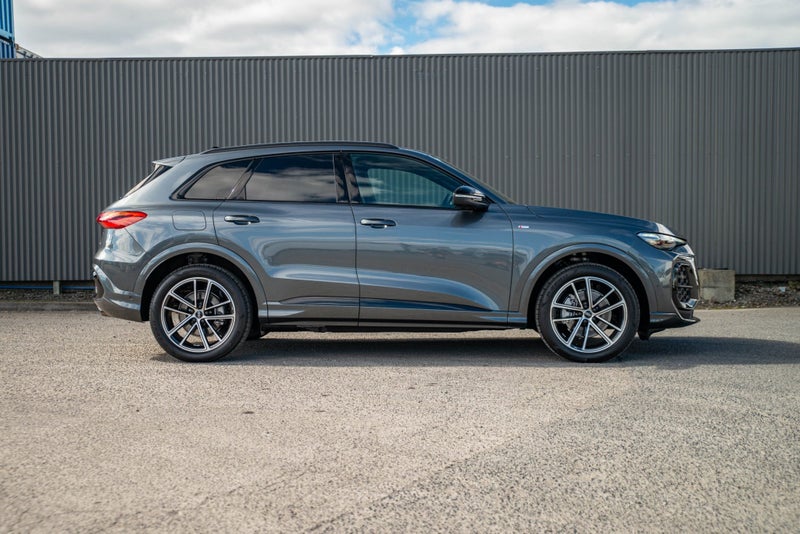 2025 Audi Q5 2.0TFSI MHEV+ S line quattro image 5