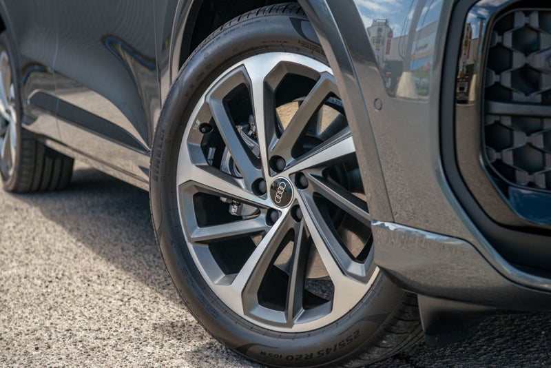 2025 Audi Q5 e-hybrid 220kW quattro S line PHEV image 4