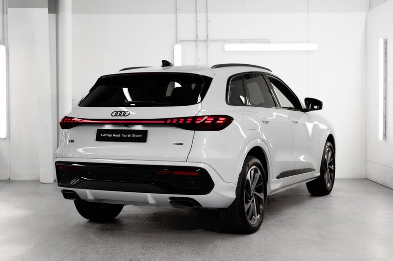 2025 Audi Q5 e-hybrid S line image 2