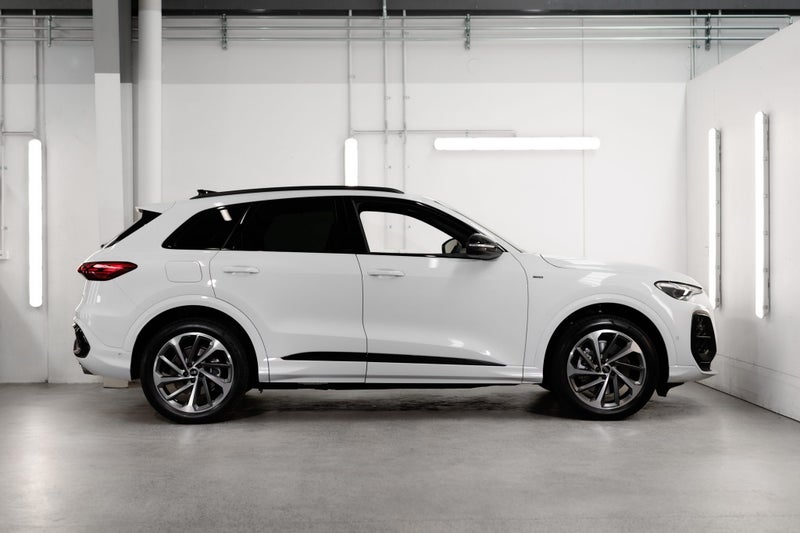 2025 Audi Q5 e-hybrid S line image 4