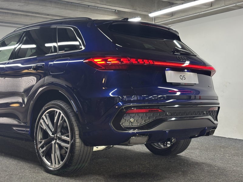 2025 Audi Q5 E-Hybrid S Line image 5