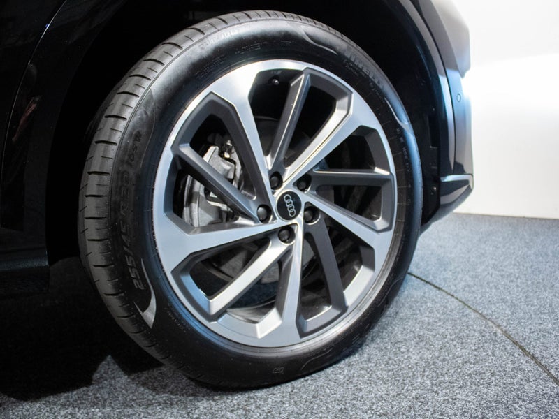 2025 Audi Q5 S-line TFSI 150kW quattro image 4