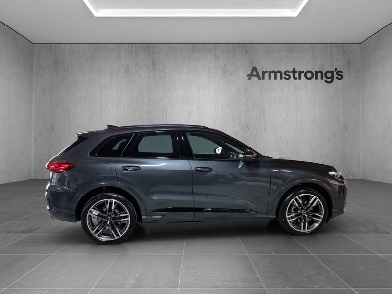 2025 Audi Q5 S Line TFSI quattro image 3