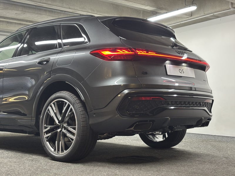 2025 Audi Q5 SUV E-Hybrid S Line image 5