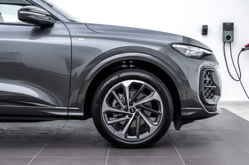 2025 Audi Q5 SUV TFSI quattro S Tronic 150kW image 3