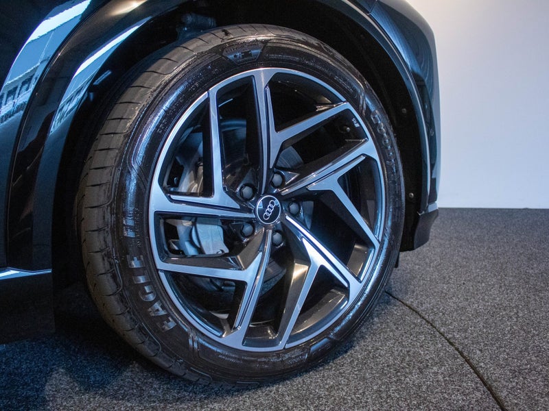 2025 Audi Q6 e-tron S-line 285kW quattro image 5