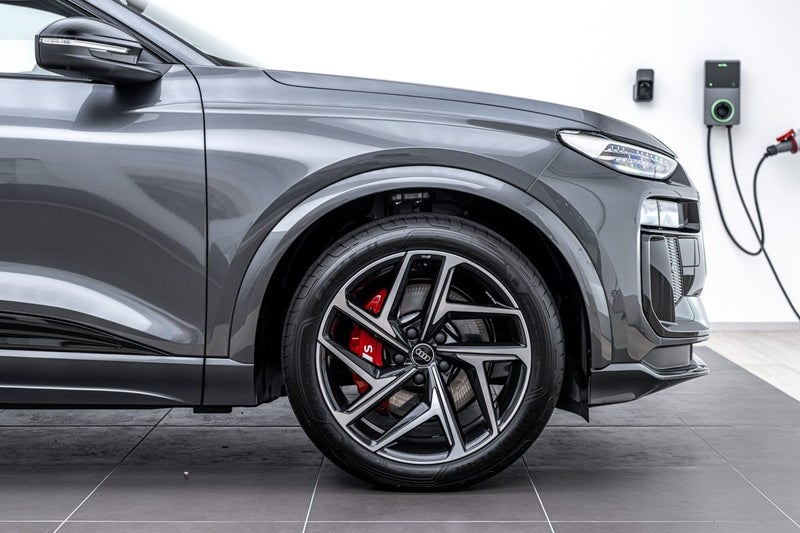 2025 Audi Q6 SQ6 SUV E-TRON 360kW image 3
