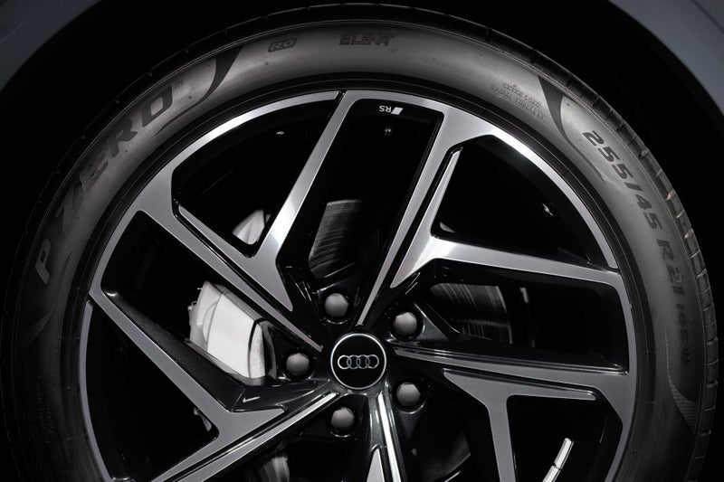 2025 Audi Q6 SUV e-tron quattro 285 kW image 5