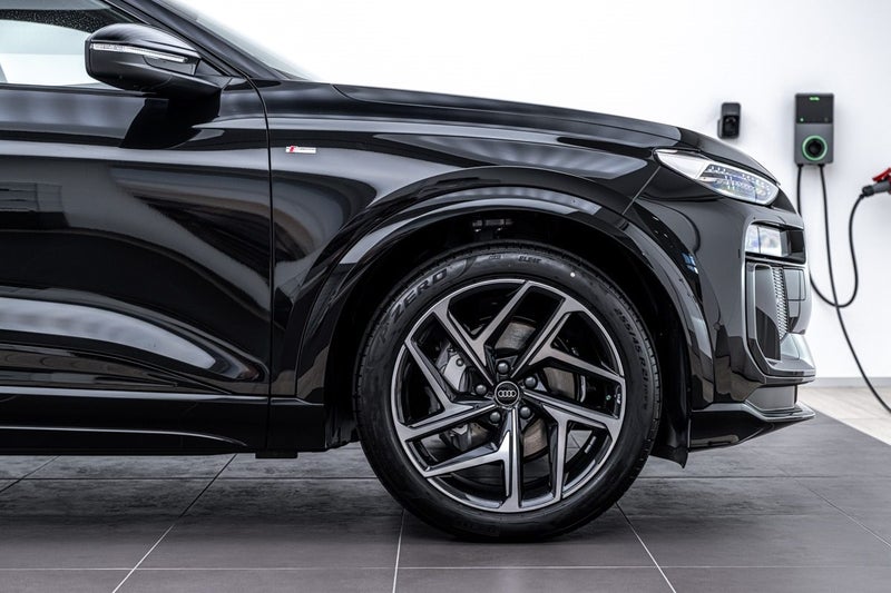 2025 Audi Q6 SUV E-TRON QUATTRO 285KW image 3