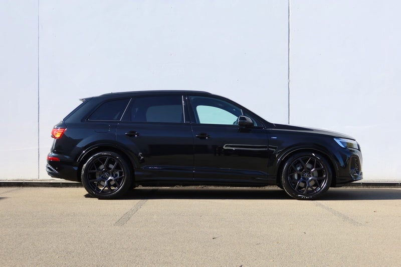 2025 Audi Q7 50 Dynamic Black Limited Edition image 2