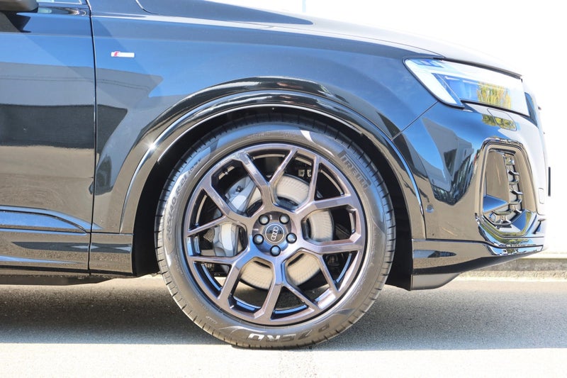 2025 Audi Q7 50 Dynamic Black Limited Edition image 3