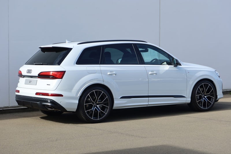 2025 Audi Q7 50 TDI image 3