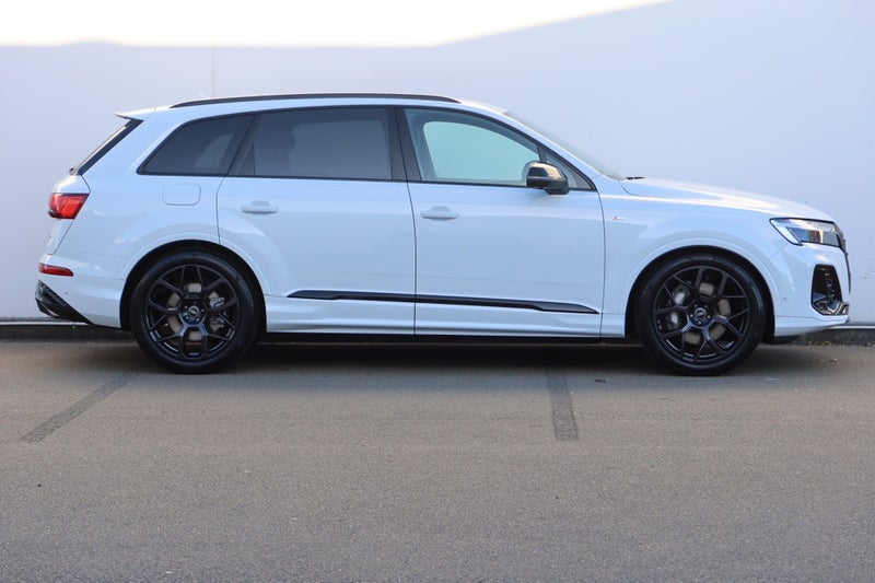 2025 Audi Q7 50 TDI Dynamic black edition image 2
