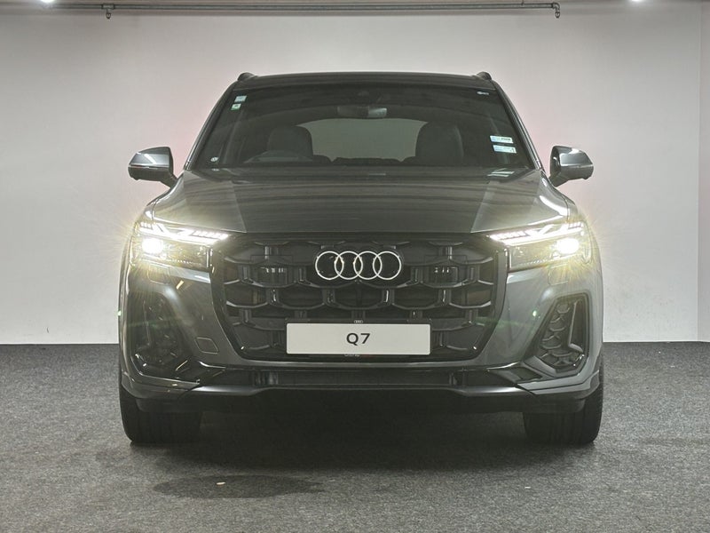 2025 Audi Q7 50 TDI Quattro Tiptronic image 2
