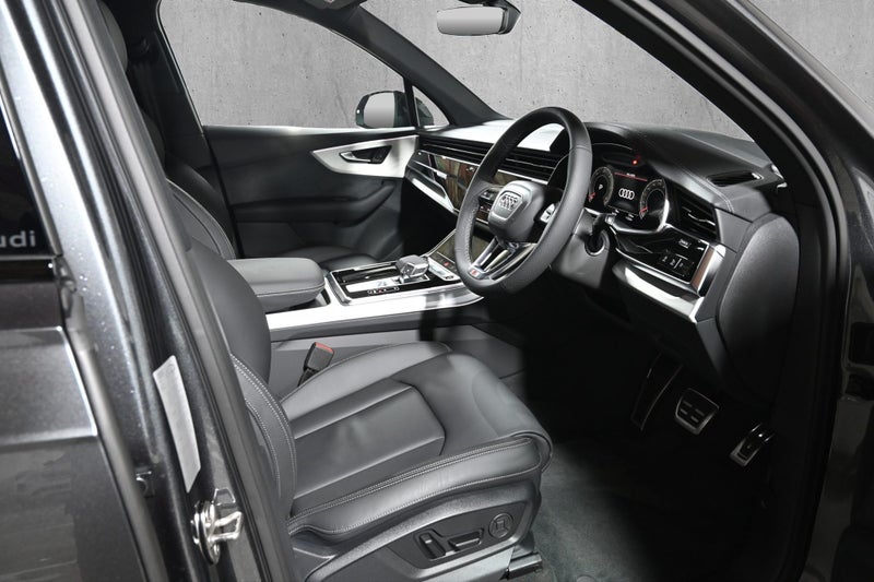 2025 Audi Q7 50 TDI S-Line image 2
