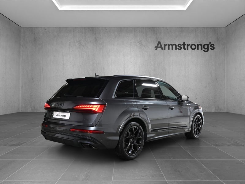 2025 Audi Q7 50 TDI S-Line image 3
