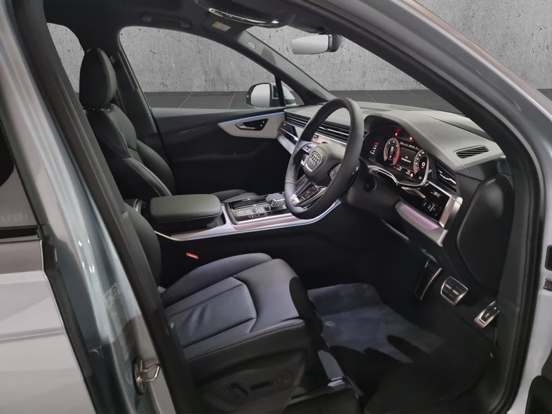 2025 Audi Q7 50 TDI S Line quattro image 2