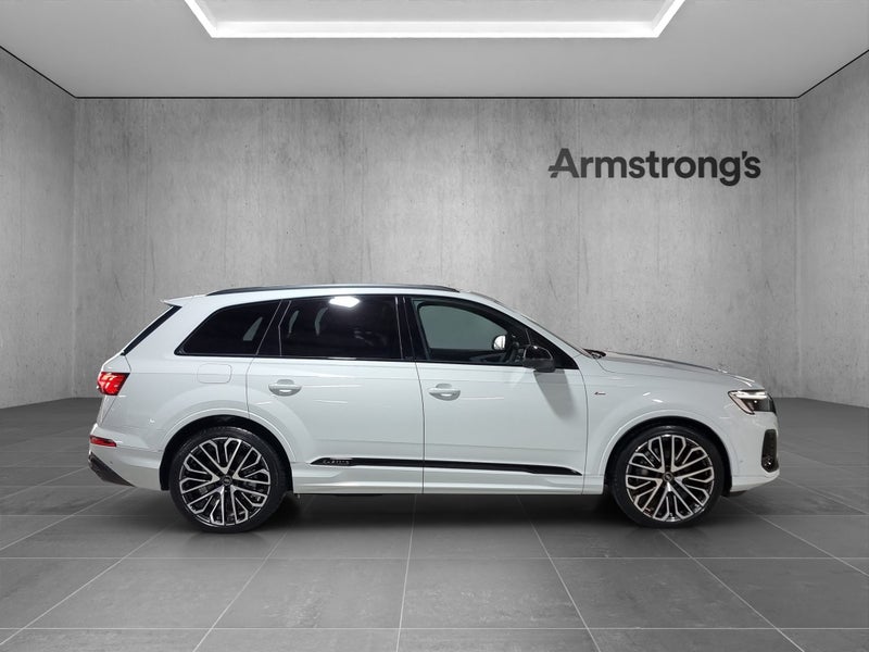 2025 Audi Q7 50 TDI S Line quattro image 3