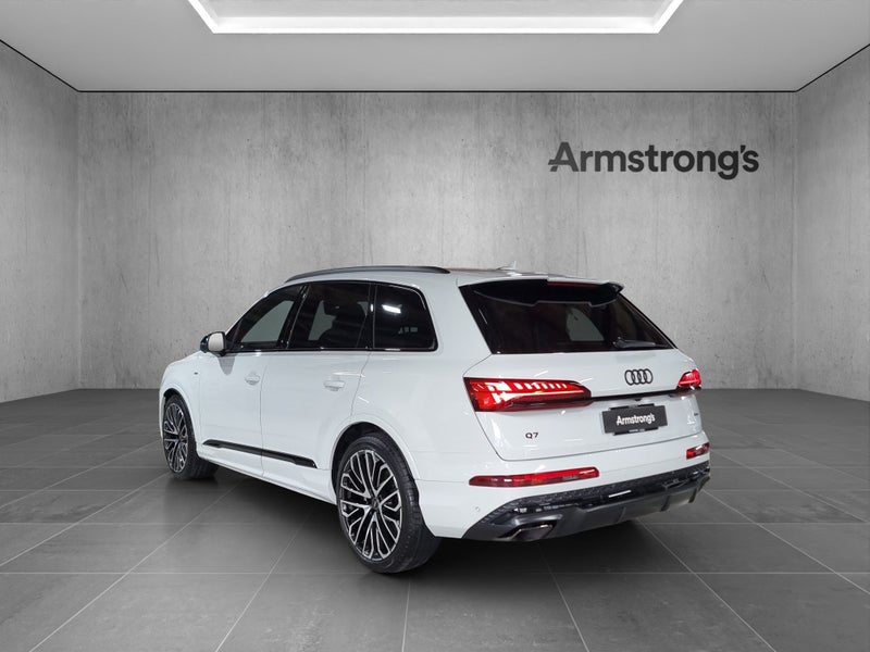2025 Audi Q7 50 TDI S Line quattro image 4